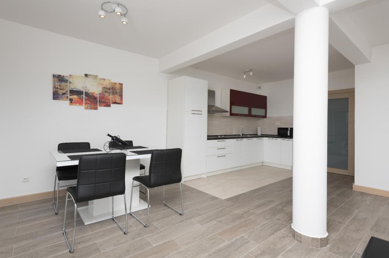 Apartments Villa Hadria Makarska Esterno foto