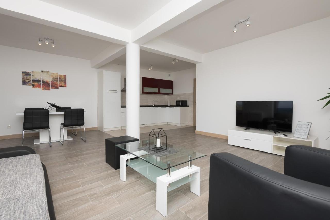 Apartments Villa Hadria Makarska Esterno foto