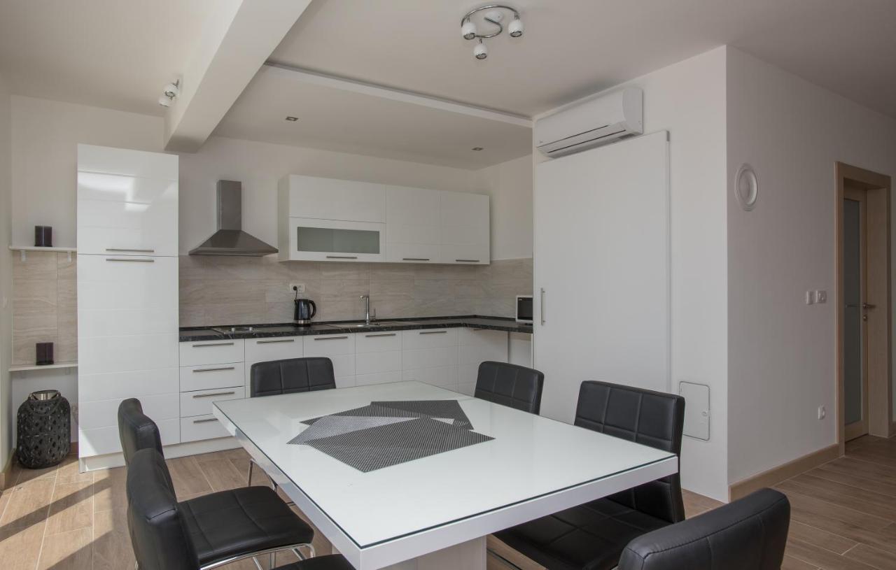 Apartments Villa Hadria Makarska Esterno foto