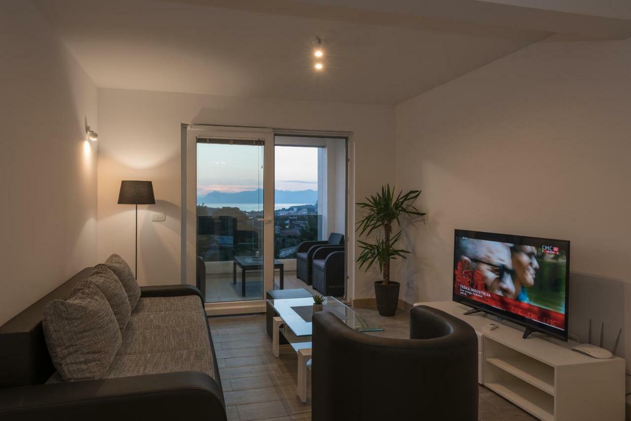 Apartments Villa Hadria Makarska Esterno foto